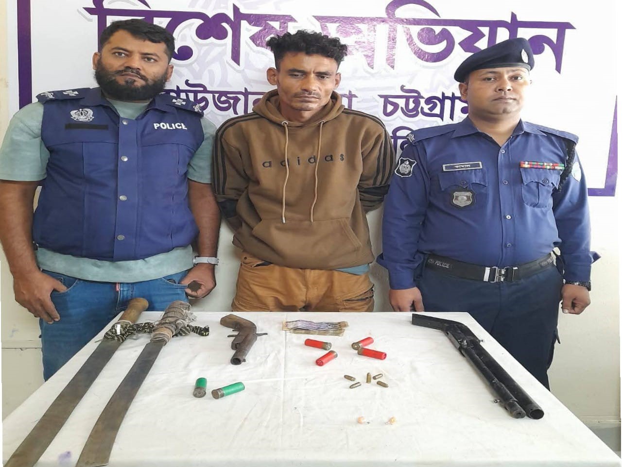 রাউজানে অস্ত্র–মাদকসহ চিহ্নিত সন্ত্রাসী রিপন গ্রেফতার
